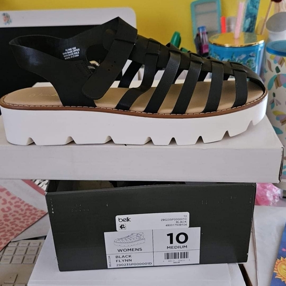 WONDERLY BLACK CLOSED TOE SANDALS - Picture 1 of 1